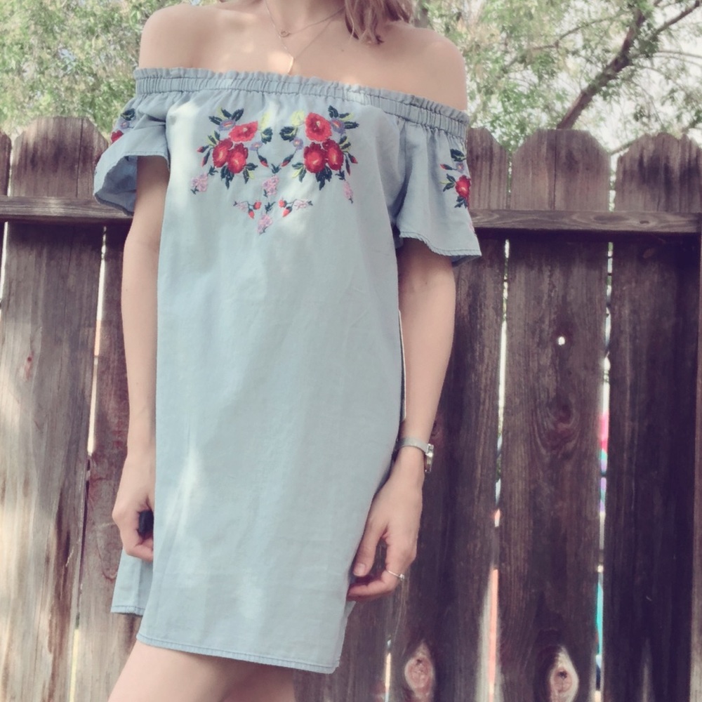 Denim off the shoulder dress w/ floral embroidery